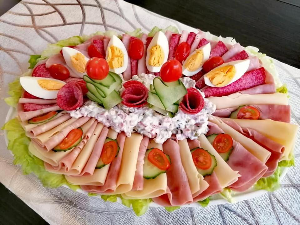 Jolan Pension & Restaurant Cicov 外观 照片