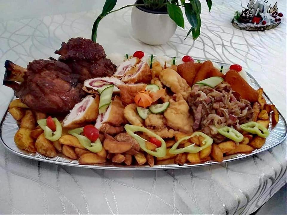 Jolan Pension & Restaurant Cicov 外观 照片