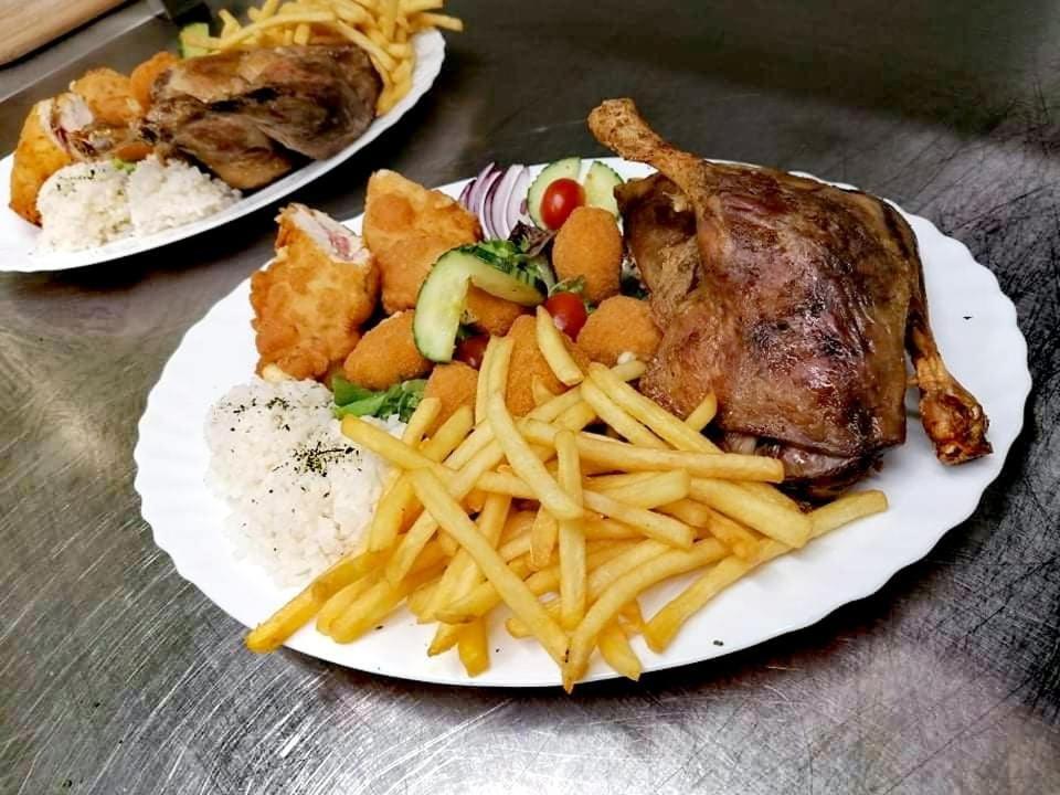 Jolan Pension & Restaurant Cicov 外观 照片