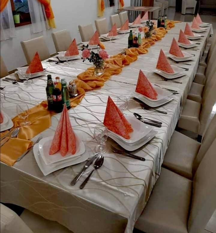 Jolan Pension & Restaurant Cicov 外观 照片