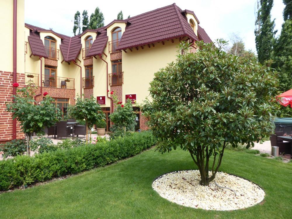 Jolan Pension & Restaurant Cicov 外观 照片