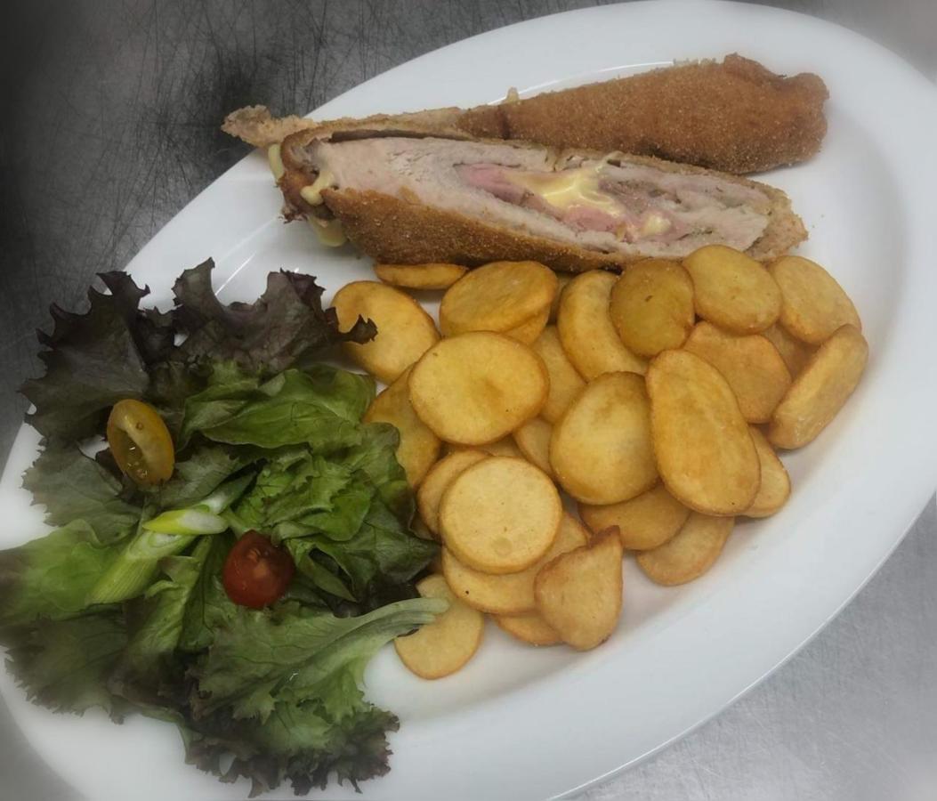 Jolan Pension & Restaurant Cicov 外观 照片