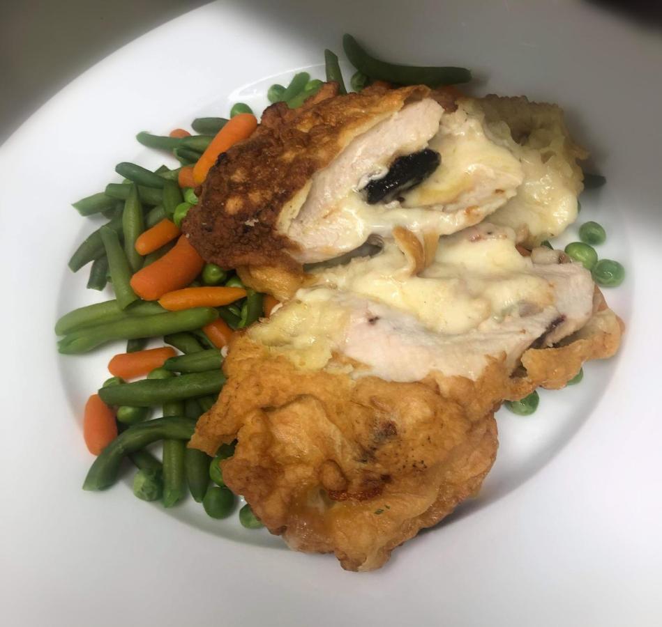 Jolan Pension & Restaurant Cicov 外观 照片