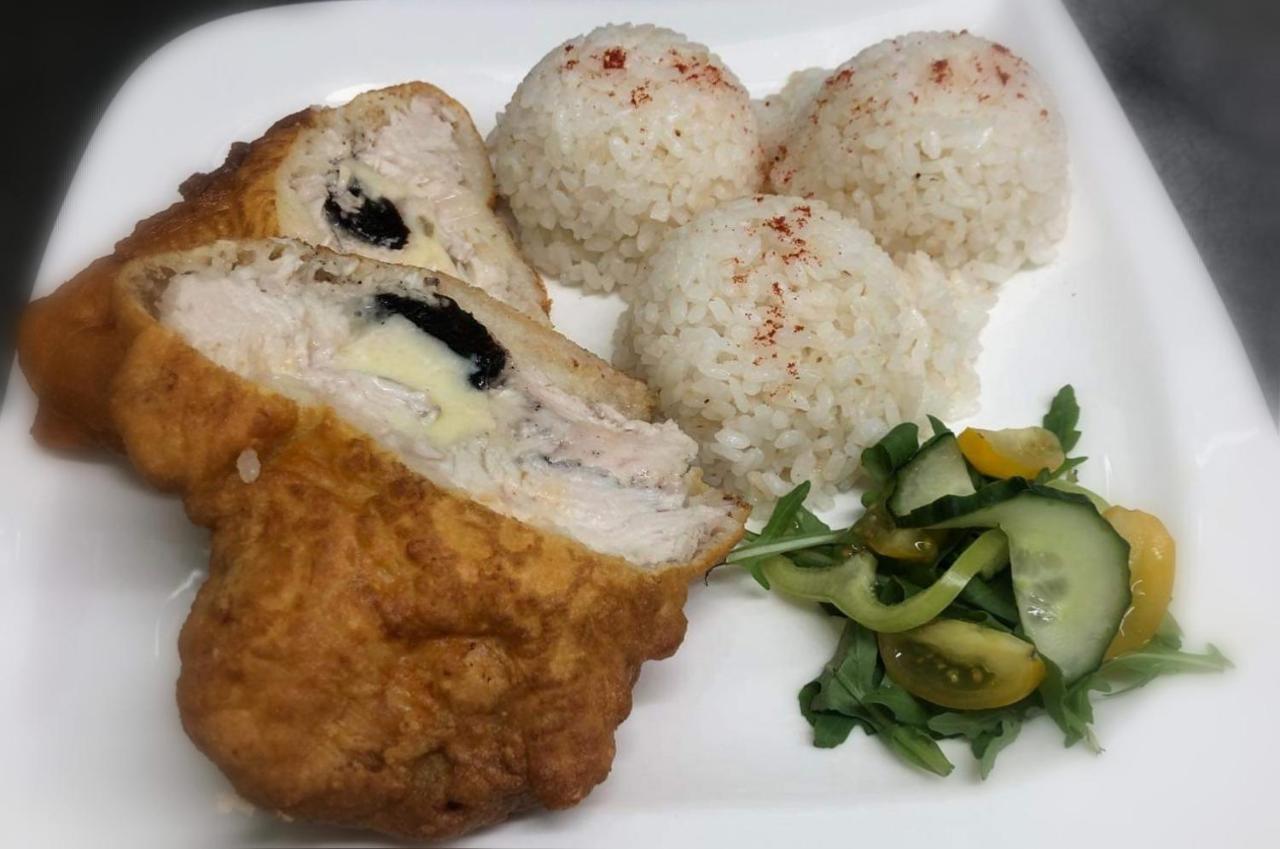 Jolan Pension & Restaurant Cicov 外观 照片