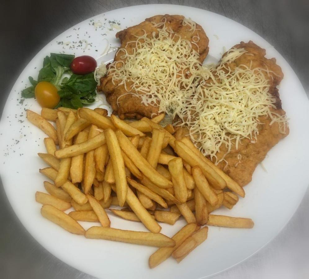 Jolan Pension & Restaurant Cicov 外观 照片