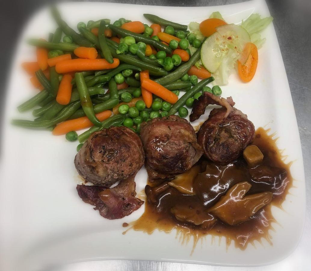 Jolan Pension & Restaurant Cicov 外观 照片