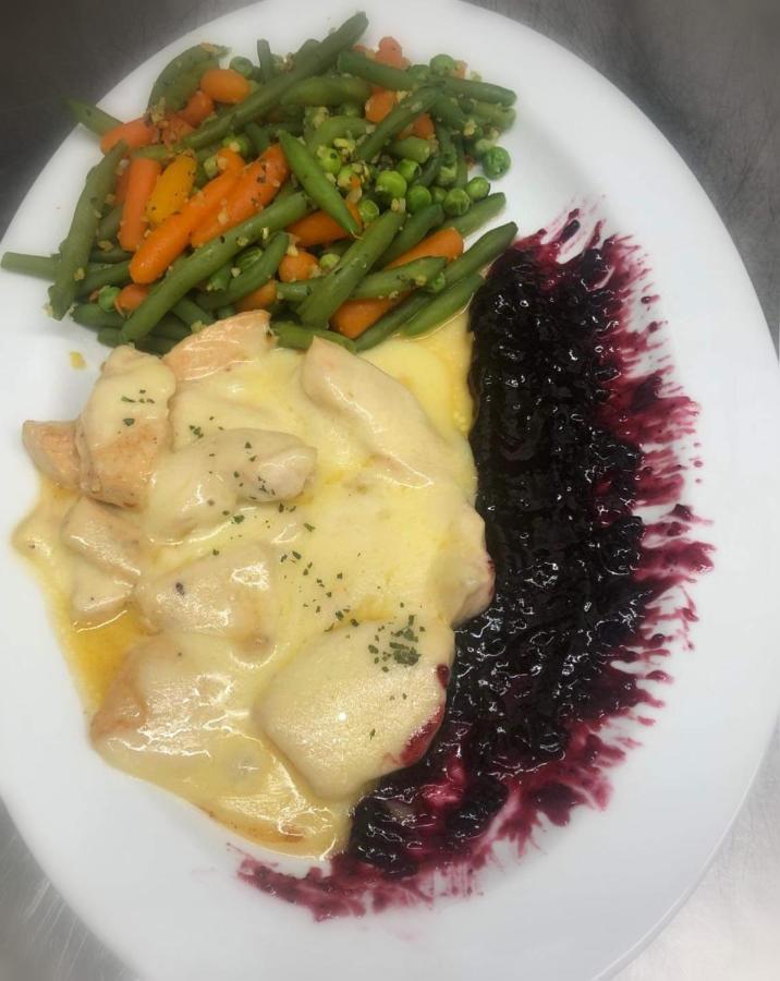 Jolan Pension & Restaurant Cicov 外观 照片